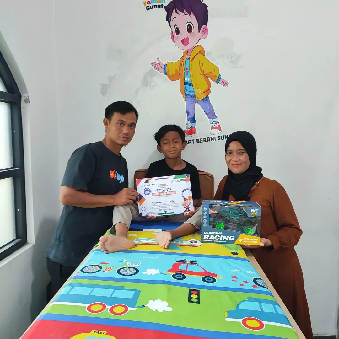 Sunat yang enak dan nyaman hanya diteman sunat Segera daftarkan jagoan bunda hanya diteman sunat Bekasi utara